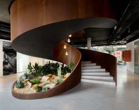 Gallery of Circle | Jordi Herrero Arquitectos | Media - 15 Staircase Landing Design, Circle Stairs Design, Round Stairs Design, Stairs Minimalist, Circle Interior Design, Circle Stairs, Round Staircase, Villa Puncak, Ramps Architecture