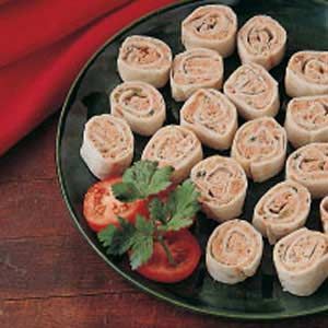 Salmon Appetizers    Adding a layer of baby spinach before rolling gives a nice touch of color. Salmon Pinwheels, Salmon Appetizer Recipes, Salmon Dill, Salmon Appetizer, Canned Salmon, Roll Ups Recipes, Easy Salmon, Finger Food Appetizers, Roll Ups