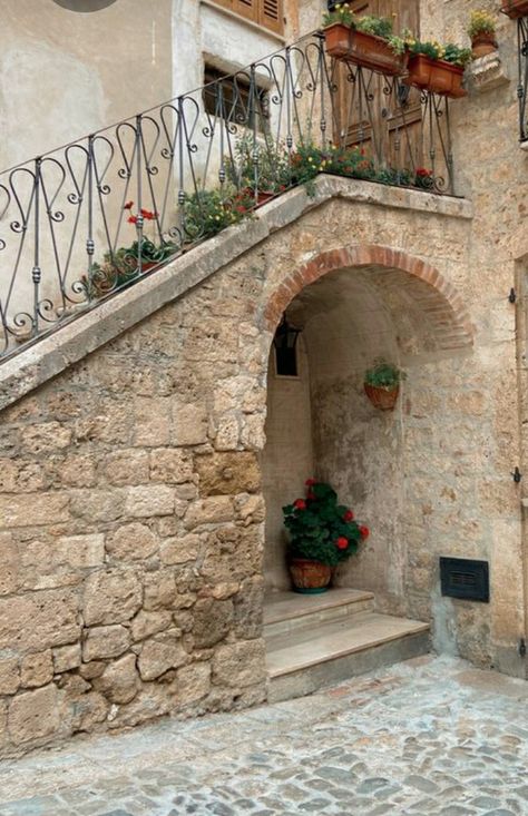 Stone Staircase Outdoor, French Staircase, Villa Inspiration, Staircase Outdoor, Spanish Garden, Renovation Architecture, Old Stone Houses, Exterior Stairs, Stone Stairs