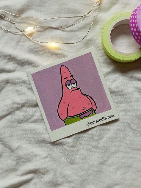 Spongebob cartoon polaroids Polaroid Painting Cartoon, Small Canvas Cartoon Paintings, Diy Polaroid Drawing, Poloride Painting, Simple Polaroid Painting, Polaroid Drawing Ideas Aesthetic, Cute Polaroid Drawings, Polaroid Drawing Simple, Aesthetic Polaroid Drawing