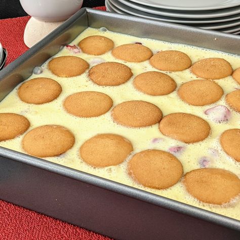 Banana Pudding Delight Recipe, Strawberry Cheesecake Pudding Dessert, Strawberry Banana Desserts Easy, Strawberry Banana Cheesecake Pudding Recipes, Strawberry Banana Cheesecake Pudding, Strawberry Pudding Recipe, Strawberry Cheesecake Pudding Recipes, Quick Pudding Desserts, Strawberry Banana Pudding Cake