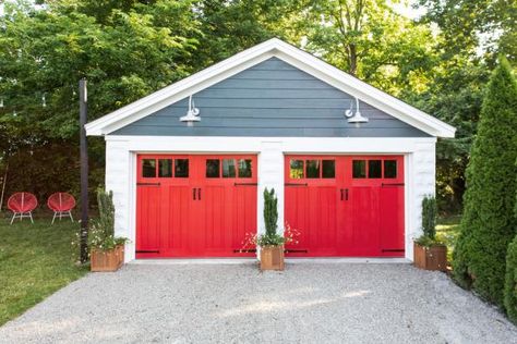 Construction Garage, Detached Garage Designs, Faux Wood Garage Door, Plan Garage, Garage Door Types, Building A Garage, Garage Exterior, Wood Garage Doors, Garage Remodel