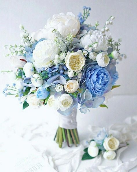 Wedding Flower Guide, Bridal Bouquet Blue, Blue And White Flowers, Blue Wedding Bouquet, Light Blue Wedding, Flower Guide, Blue Wedding Flowers, Prom Flowers, Event Flowers