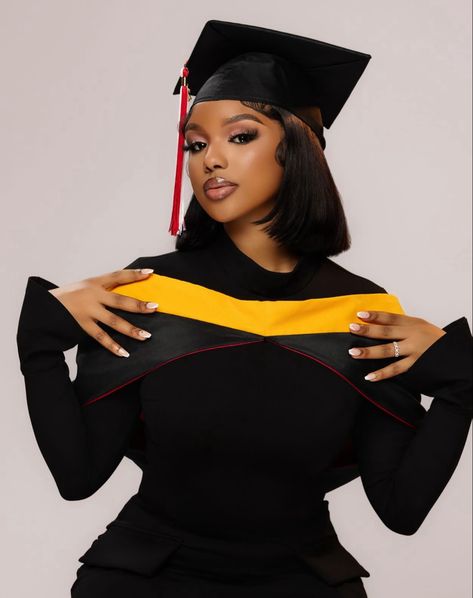 Convocation Outfit, Graduation Shoot Ideas, Masters Graduation Pictures, Nursing Graduation Pictures, Graduation Images, Masters Graduation, College Graduation Photoshoot, College Graduation Pictures Poses, Graduation Look