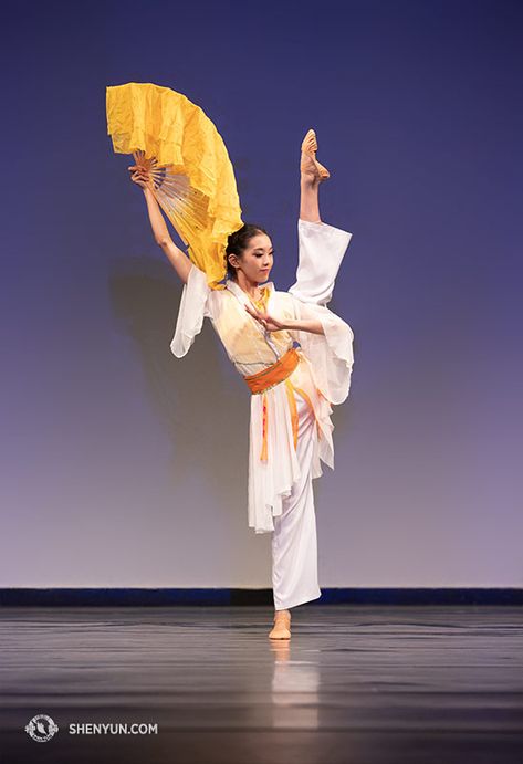 Riding High in Control: Kong-Zhi techniques with Luna Yu (English) | Shen Yun Performing Arts Dance Aesthetics, Chinese Attire, Shen Yun, Art Performance, Dance Magazine, Chinese Dance, Dance Project, Dance Photography Poses, Female Dancers