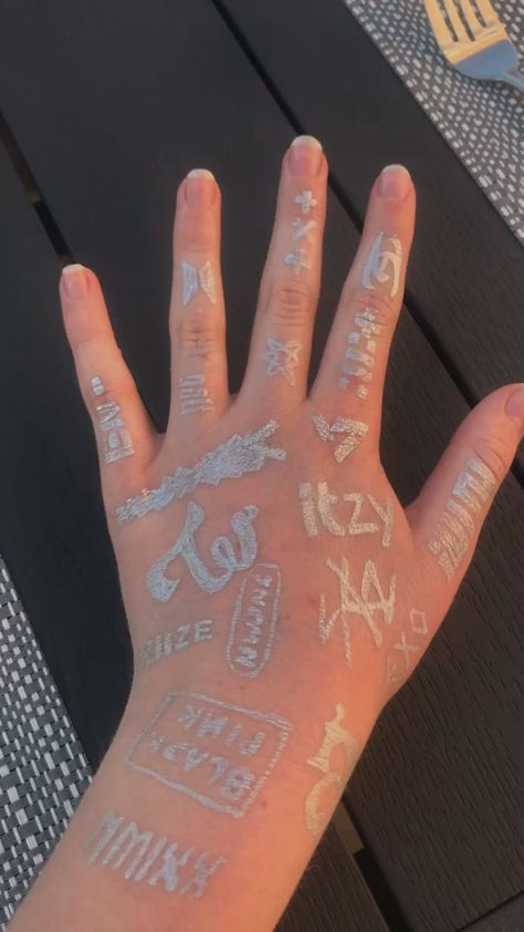 Aespa Tattoo, Exo Tattoo Ideas, Twice Tattoo Ideas, Elina Core, Enhypen Tattoo Ideas, Enhypen Tattoo, Ateez Tattoo Ideas, Ateez Tattoo, Far Tattoo