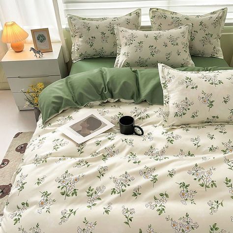 Aesthetic Bedsheets, Pinterest Room, Flower Bedding, Dekorasi Kamar Tidur, Redecorate Bedroom, Boho House, King Bedding Sets, Bed Linens, Aesthetic Rooms