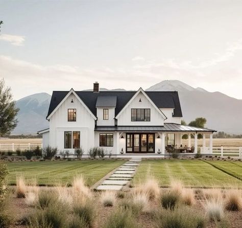 Achieve a classic farmhouse look with timeless exterior elements. Country Style Homes Exterior, Houses In Country, House Astethic, Timeless Exterior, Country House Exterior, Farmhouse Exteriors, Country Home Exterior, White Farmhouse Exterior, Dream House Modern