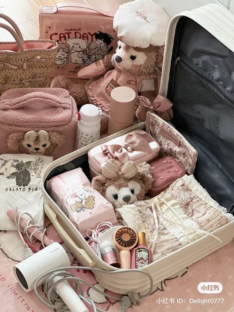 Loveshackfancy Aesthetic, Cute Suitcases, Disney Character Drawing, School Bag Essentials, Hello Kitty Rooms, Bridal Gift Wrapping Ideas, Inside My Bag, Pink Lifestyle, Pink Pilates