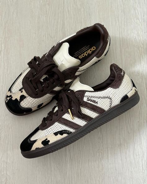 Adidas Samba Outfit, Dr Shoes, Skandinavian Fashion, Funky Shoes, Shoe Inspo, Girly Shoes, Aesthetic Shoes, Swag Shoes, Mode Inspo