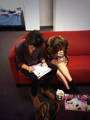 I want a brother like Harry🙄 Harry And Gemma, Pretty Punk, Gemma Styles, Harry Styles 2013, Gambar One Direction, Birthday Wishes For Him, Frat Boy, Harry Styles Pictures, Harry Styles Photos