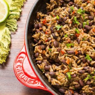 costa rican gallo pinto recipe Costa Rican Beans, Black Beans Rice, Central American Food, Costa Rican Food, Gallo Pinto, Black Beans And Rice, Hot Spices, Rice And Beans, Beans And Rice