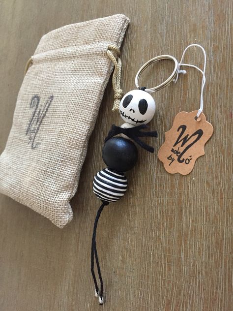 Diy Halloween Keychain, Halloween Keychains Diy, Halloween Keychains, Wood Beads Diy, Wood Peg Dolls, Wooden Bead Garland, Halloween Bags, Halloween Jack, Wood Bead Garland