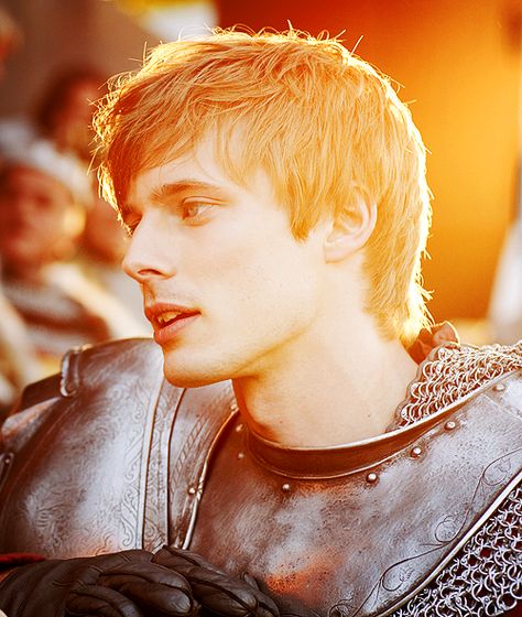 #seriously how is this picture not banned from the internet yet Faerie Knight, Fic Ideas, Prince Arthur, Grand Prince, Merlin Fandom, Roi Arthur, Merlin And Arthur, Arthur Pendragon, Bradley James