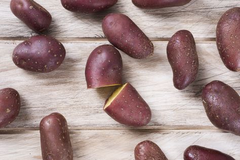 Why Potatoes With More Color Are Healthiest | Livestrong.com Potato Nutrition Facts, Baked Red Potatoes, Potato Calories, Healthy Potatoes, Types Of Potatoes, Fresh Potato, Candied Sweet Potatoes, Stuffed Sweet Potato Healthy, University Of Maine