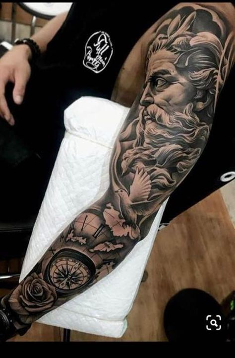 Tatuagens de braço fechado estão fazendo o maior sucesso entre o público masculino e feminino, por ser uma área maior, nos possibilita uma arte mais trabalhada e bem detalhada para essa região. Talvez seja pela exposição que ele oferece ou talvez seja pelo grande espaço que ele nos dá para fazermos a arte que quisermos. Tattoos Greek, Underarm Tattoo, Tiger Tattoo Sleeve, Zeus Tattoo, Rose Tattoos For Men, Realistic Tattoo Sleeve, Men Tattoos Arm Sleeve, Full Arm Tattoos, Forearm Sleeve Tattoos