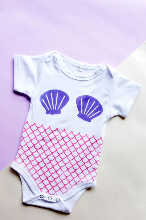 Onesie Diy, Diy Onesie, Mermaid Onesie, Diy With Cricut, Ducky Baby Showers, Cricut Maker Projects, Onesie Ideas, Baby Shower Vintage, Cricut Baby