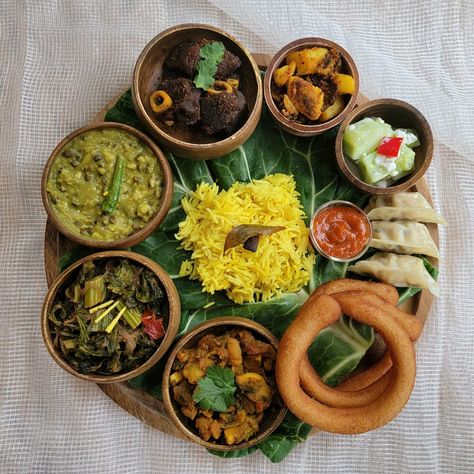 Sikkim Food, Lentil Dishes, Steamed Dumplings, Mustard Greens, Leafy Vegetables, Food Platters, Full Meal Recipes, Best Dishes, How To Make Cheese