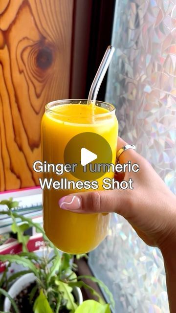 V.Vianey | Cocinera • Private Dinners • Cooking Classes on Instagram: "🍋 GINGER TURMERIC WELLNESS SHOT 🍋 

Avoid getting the summer cold or speed up the healing process with this wellness shot. It’s packed with all the benefits needed to aid in healing and killing harmful bacteria. I hope this inspires you to make this at home whether you’re feeling cold symptoms or want to help avoid catching a cold!

Ingredients:
Ginger 
Turmeric 
Black Pepper 
Lemon 
Apple Cider Vinegar 
Water
Agave (optional for sweetness)

🍋
Ginger: contains antioxidants that help with digestion, inflammation and infections. 
🍋 
Turmeric: also helps with digestion as well as respiratory infections and allergies. *must be activated with pepper*
🍋
Apple Cider Vinegar: helps with weight loss, reducing cholesterol an Reducing Cholesterol, Apple Cider Vinegar Water, Help With Digestion, Lowering Blood Sugar, Turmeric Black Pepper, Wellness Shots, Cold Symptoms, Ginger Turmeric, The Healing Process