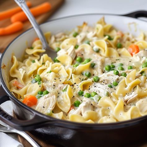 Chicken Pot Pie Noodles Chicken Pot Pie With Noodles Recipe, Chicken Pot Pie Noodles, Pot Pie Noodles, Delicious Chicken Pot Pie, Easy Dump Cake Recipe, Creamy Chicken Pot Pie, Chicken Noodle Casserole, Chicken Pot Pie Soup, Creamy Recipes