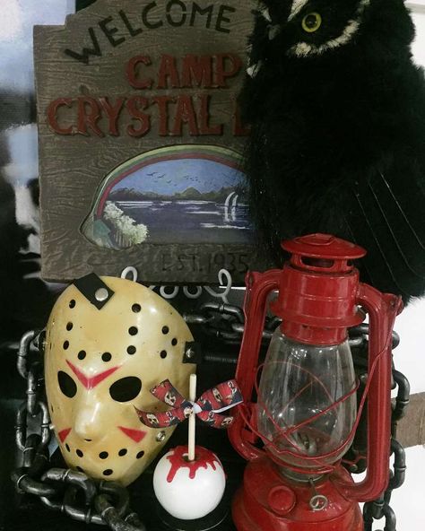 Horror Movie Table Decorations, 80s Halloween Party Ideas, Classic Horror Movie Party, Leatherface Halloween Decor, Horror Movie Trunk Or Treat, 80s Themed Halloween Party, Jason Themed Halloween Party, Jason Voorhees Halloween Decorations, Horror Movie Halloween Party Ideas