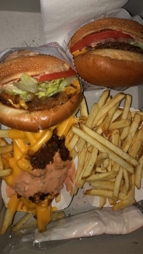 In And Out Burger Aesthetic, In And Out Burger, Takeout Food, In N Out, Soul Food Dinner, Junk Food Snacks, Food Babe, Yummy Comfort Food, Food Goals