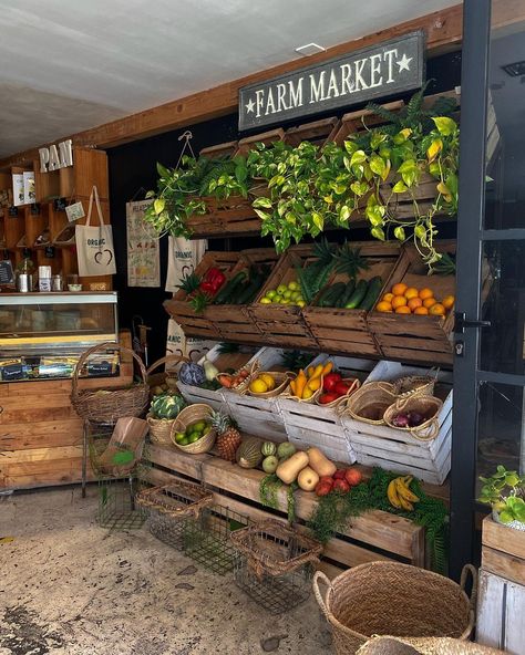 Fruit And Veg Shop, Farmers Market Display, Deli Shop, Bakery Shop Design, Vegetable Stand, Vegetable Shop, Grocery Store Design, Market Stands, Bungalow Renovation