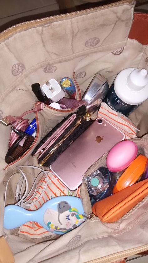 Inside Backpack, Inside My Bag, Purse Essentials, Basic Mehndi Designs, Beautiful Pakistani Dresses, Selfie Poses Instagram, What In My Bag, Cool Ideas