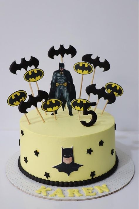 Batman Cakes For Boys, Birthday Cake Batman, Batman Pasta, Batman Cake Design, Batman Cake Topper, Batman Birthday Cakes, Bike Cakes, Batman Cake, Batman Party