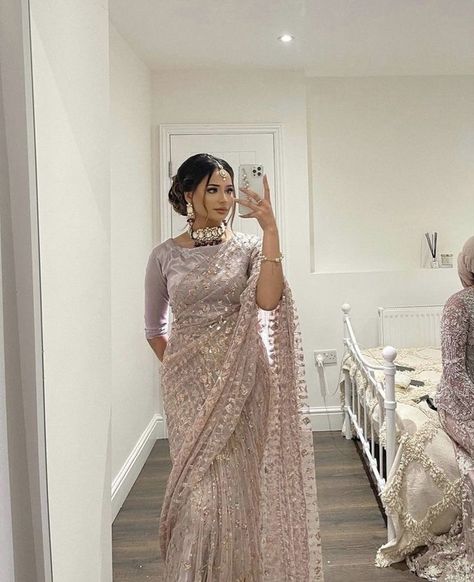 Pakistani Guest Wedding Outfits, Nikkah Looks Simple, Asian Clothes Pakistan, Nikkah Guest Outfit, Expensive Lehenga, Asian Fits, Bridal Dresses 2022, Eid Fits, Nikah Bride