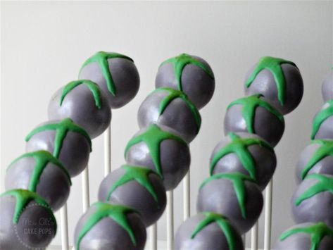 All sizes | XBox logo cake pops | Flickr - Photo Sharing! Gaming Cake Pops, Gamer Cake Pops, Video Game Cake Pops, Xbox Party Food, Xbox Cake Ideas, Halo Cake, Marshmallow Skewers, Gamer Cake, Xbox Party