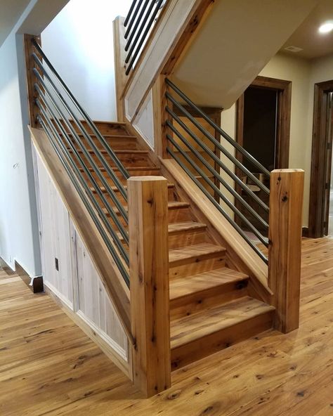 Rustic Stair Railing Ideas, Farmhouse Railing, Rustic Stair Railing, Under Stairs Cupboard Storage, Steps Railing, Staircase Loft, Indoor Stair Railing, Farmhouse Staircase, Stair Railing Ideas