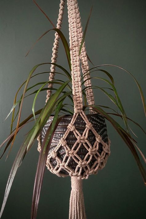 Macrame Plant Hanger With Beads, Macrame Pot Hanger, Wall Hanging Decorations, Indoor Plant Hangers, Crochet Plant Hanger, Plant Hanger Macrame, Macrame Plant Hanger Tutorial, Macrame Plant Hanger Patterns, Macrame Hanging Planter