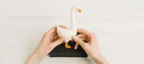 How to make a needle felted goose Easy Rolls, Donut Shape, Needle Felting Kits, Easy Shape, Felted Animals, Plant Hangers, Fiber Arts, Felt Animals, Felting Projects