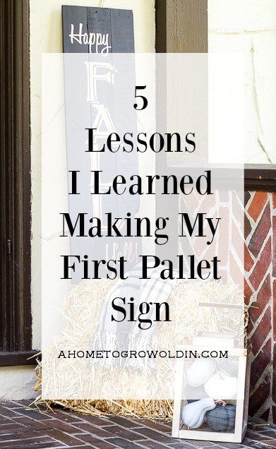 I always thought pallet signs would be a piece of cake to make, and they're really not that difficult, but there are a few things to think about before making your first sign. You'll want to pin this if you think you might ever make a pallet sign! Wood Pallets Projects, Diy Pallet Decoration, Wooden Pallet Signs, Pallet Signs Diy, Pallets Projects, Pallet Ideas Easy, Wooden Pallet Furniture, Sign Business, Pallet Designs