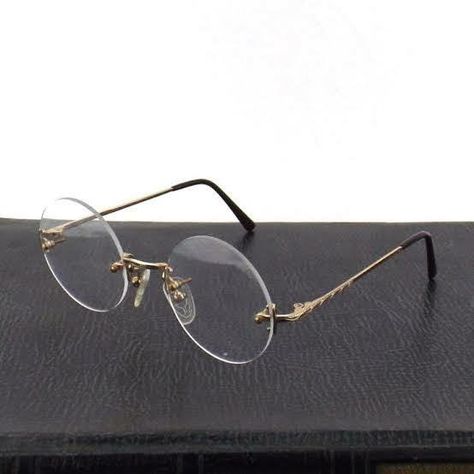 Round Glasses Men, Vintage Spectacles, Mens Luxury Accessories, Vintage Eye Glasses, Mens Accessories Bracelet, Male Outfit, Circle Glasses, Big Glasses, Rimless Eyeglasses