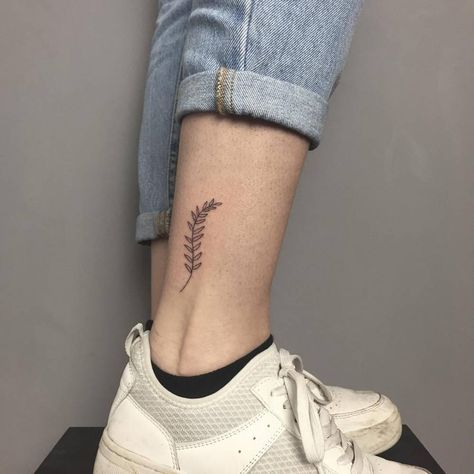 Wrist Hand Tattoo, Rib Tattoo Quotes, Classy Tattoos For Women, Tiny Tats, Fern Tattoo, Small Shoulder Tattoos, Foot Tattoos For Women, Hand Poked Tattoo, Poke Tattoo