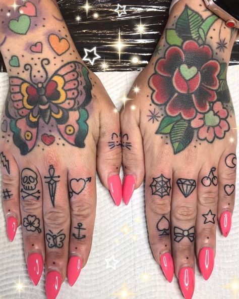 Girly Hand Tattoos, Kawaii Tattoos, Baddie Tats, Finger Tattoos Words, Simple Hand Tattoos, Rib Tattoos For Guys, Toe Tattoos, Cute Finger Tattoos, Tato Henna