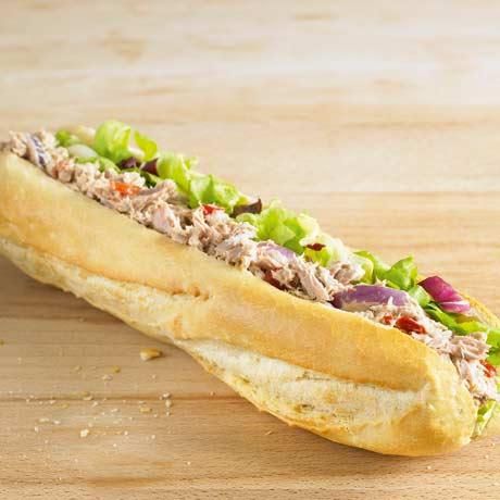 Chicken salad or tuna baguettes. Tuna Baguette, Healthy College Lunches, September Meals, Stuffed Baguette, Tuna And Egg, Baguette Recipe, Tuna Salad Sandwich, Crunch Recipe, Healthy Tuna