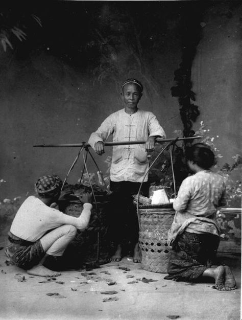 Pedagang Cina, 1880-1920 History Of Singapore, Tempo Doeloe, Singapore Photos, Vintage Family, Dutch East Indies, East Indies, Tibetan Buddhism, South Pacific, Inspirational People