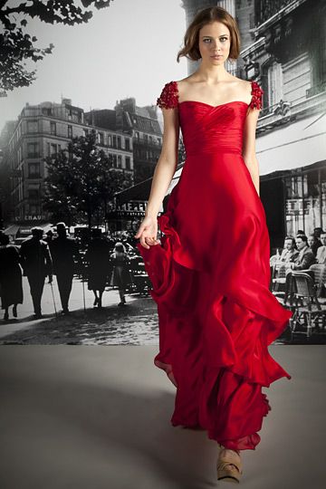 amazing dress... Reem Acra Resort 2012 Silk Gown Estilo Blair Waldorf, Cap Sleeve Prom Dress, Reem Acra, Gossip Girl Fashion, Red Gowns, Blair Waldorf, Gowns With Sleeves, Couture Gowns, Red Prom Dress