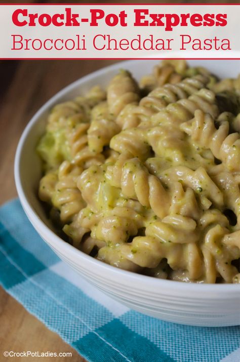 Crock-Pot Express Broccoli Cheddar Pasta - Everyone in the family is going to LOVE this easy recipe for Crock-Pot Express Broccoli Cheddar Pasta! Made in under 30 minutes from start to finish! [High Fiber, Low Sugar & Vegetarian] #CrockPotLadies #CrockPotExpress #InstantPot #PressureCooker #Pasta #Broccoli #MacAndCheese #MacaroniAndCheese #KidFriendly #EasyRecipes #FrugalRecipes Cork Pot Recipes, Broccoli Cheddar Pasta, Crockpot Recepies, Cheddar Pasta, Ham And Cheese Pasta, Cork House, Easy Lasagna Soup, Pasta Con Broccoli, Pasta Broccoli