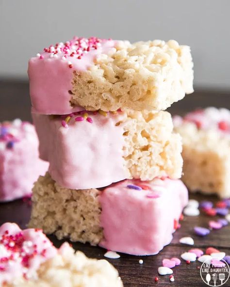 Pink Rice Krispie Treats, Rice Crispy Bars, Pink Rice, Halloween Cookie Recipes, Halloween Cookies Decorated, Krispie Treats Recipe, Krispy Treats, Marshmallow Treats, Chocolate Crunch