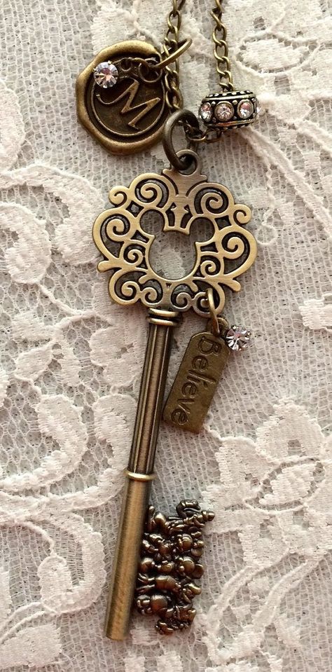 Boring black outifit? NOT! Accessories make it work! #accessorize Under Lock And Key, Old Key, Skeleton Keys, Old Keys, Key Jewelry, Antique Keys, Keys Art, Key To My Heart, Vintage Keys