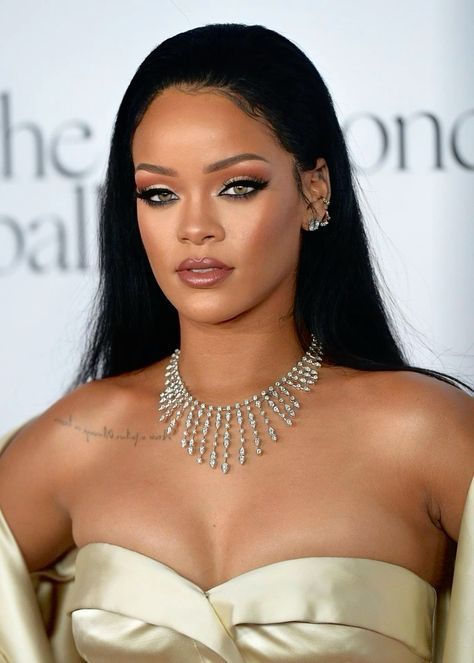 Rihanna Makeup Looks, Rhianna Makeup, Celeb Makeup Looks, Rihanna Icon, Rihanna 2000's, Young Rihanna, Fine Celebrities, Aries Style, 2000s Prom