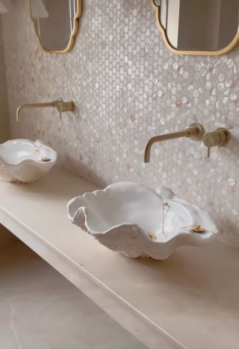 Conch Shell Shower Head, Mermaidcore Interior, Siren Bathroom Aesthetic, Shell Interior Design, Seashell Sink, Iridescent Bathroom, Bali Bathroom, Shell Bathroom, Shell Sink