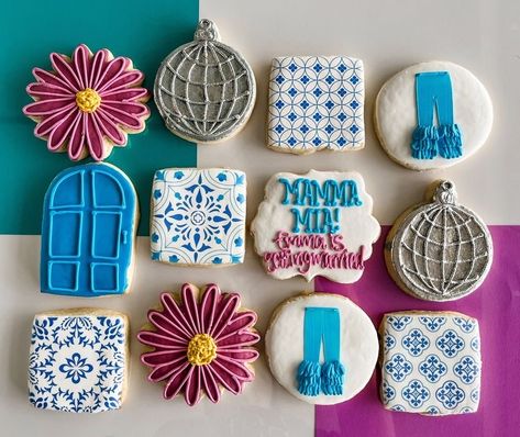 Mamma Mia Biscuits, Mamma Mia Cookies Decorated, Mamma Mia Cupcakes, Mamma Mia Cookies, Mamma Mia Decorations, Mamma Mia Theme Party Decorations, Mama Mia Bridal Shower Theme, Santorini Themed Party, Mamma Mia Themed Birthday Party