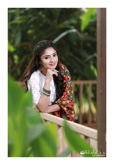 Uyire Movie Images, Indian Poses, Rajendra Kumar, Anu Sithara, Buddha Decor, Churidar Designs, Indian Photoshoot, Movie Images, Couple Photoshoot Poses