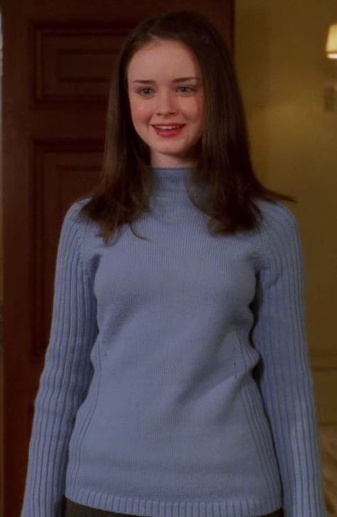 Rory Gilmore Hair, Gilmore Girls Sweater, Rory Gilmore Style, Gilmore Girls Outfits, Sixth Form Outfits, Lady Stardust, Rory Gilmore, Knitting Girls, Blue Outfit