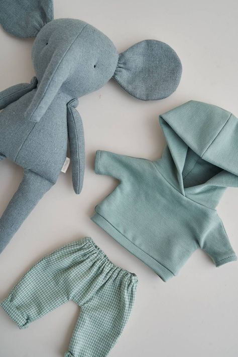 Elephant Sone Toys To Make, Stuffed Elephant, Handmade Stuffed Toys, Elephant Toy, Sewing Stuffed Animals, Fabric Toys, Sewing Dolls, Sewing Toys, Animal Dolls